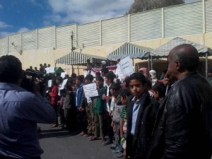 أصيل-في-القفة-الإحتجاجية-أمام-السفارة-الروسية-300x225